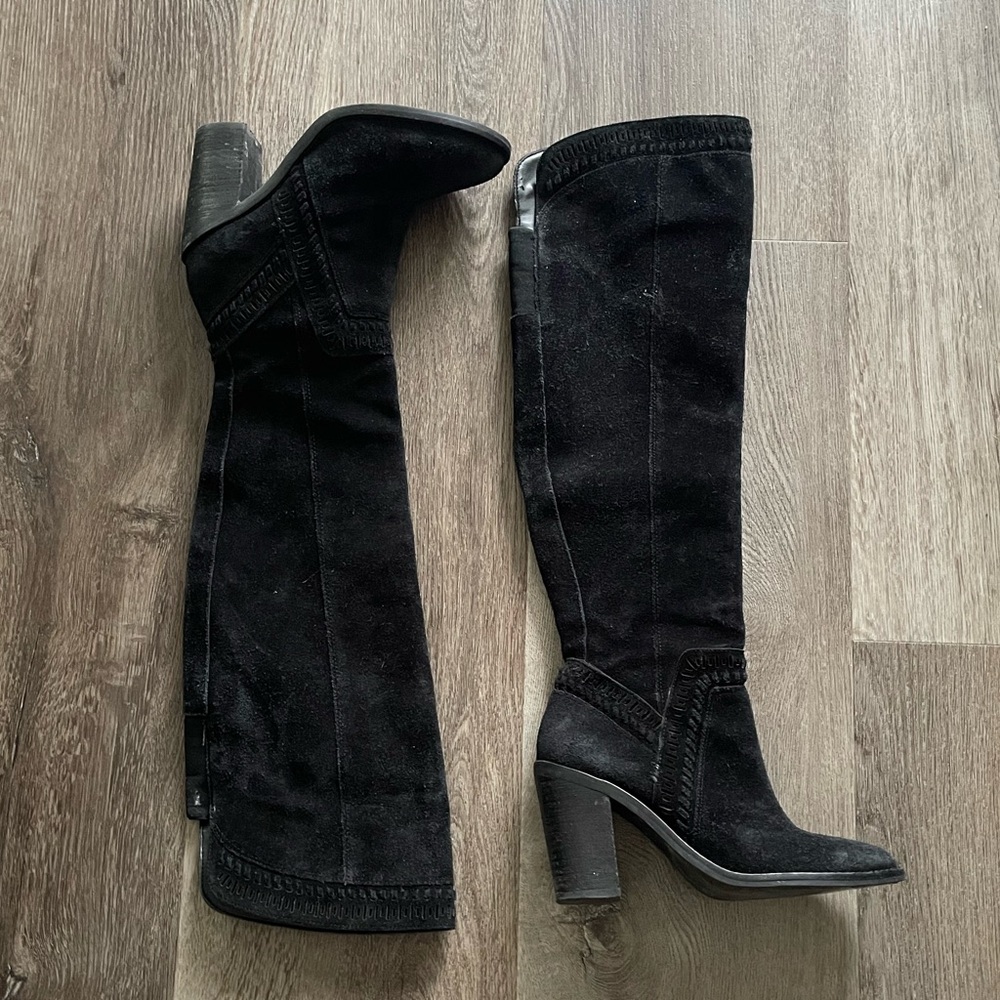 VINCE CAMUTO SUEDE BOOT